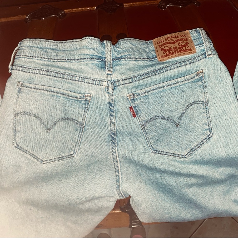 Levi’s 711 Skinny distressed jeans sue 27